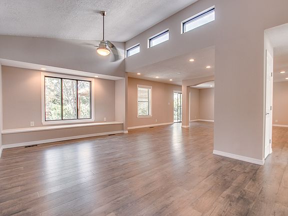 3rd image of 6917 Sandalwood Pl NE