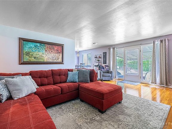 4th image of 3721 Mengel Dr