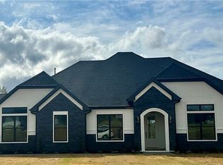 1037 Noah St, Fayetteville, AR 72703