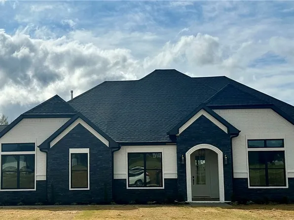 1037 Noah St, Fayetteville, AR 72703