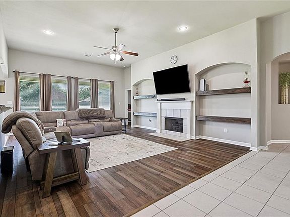 3rd image of 24070 Laurel Oak Ave
