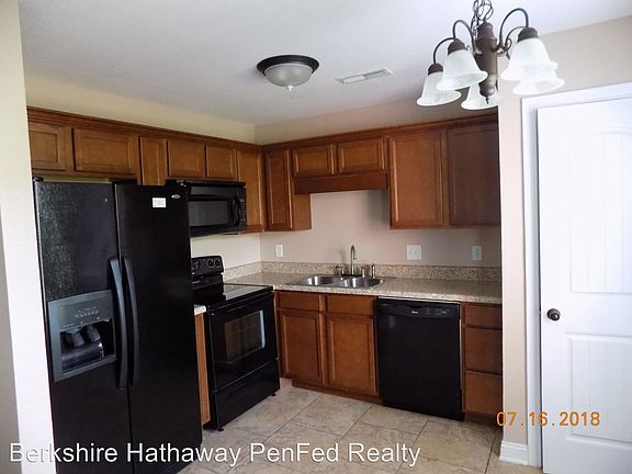 5th image of 1809 Beckett Dr APT A