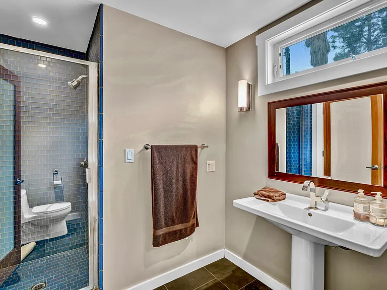 2909 W Clark Ave — Photo 14