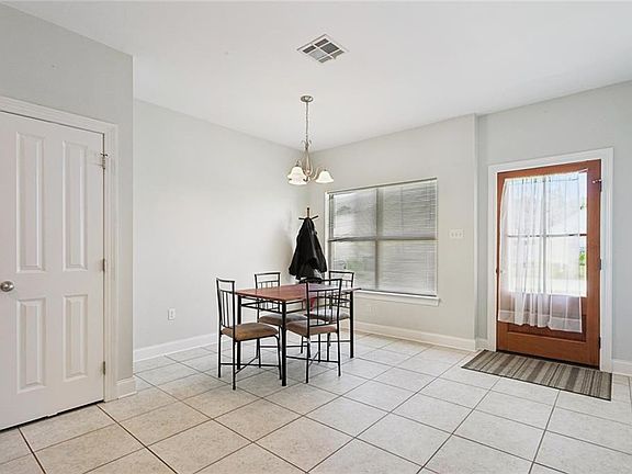 5th image of 127 Mirabeau Pl
