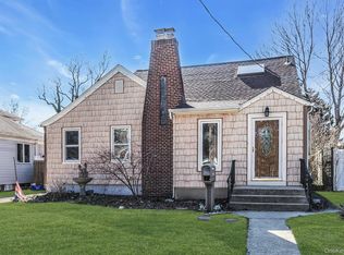 306 Park Ave, Freeport, NY