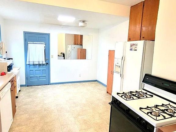 3rd image of 511 E Parmenter St