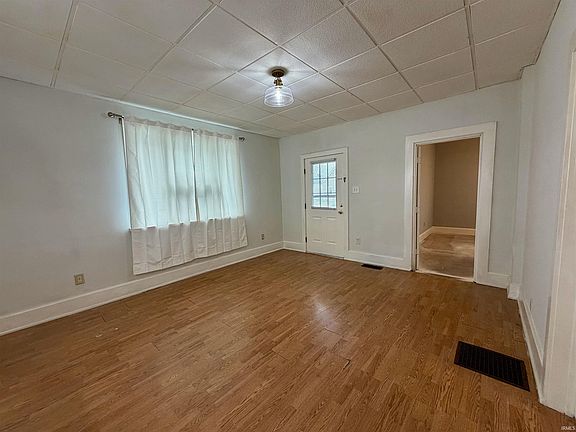4th image of 644 E Maryland St