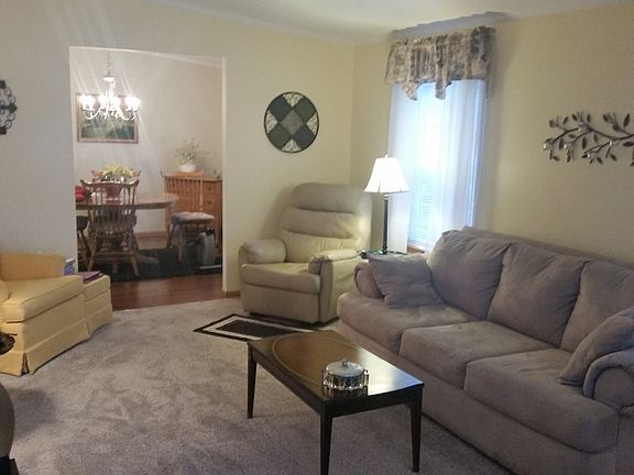3rd image of 9893 Tobermory Ave
