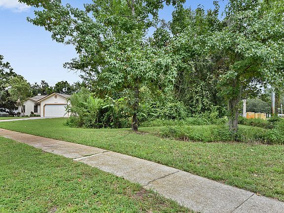 3rd image of 447 Lazy Meadow Dr E
