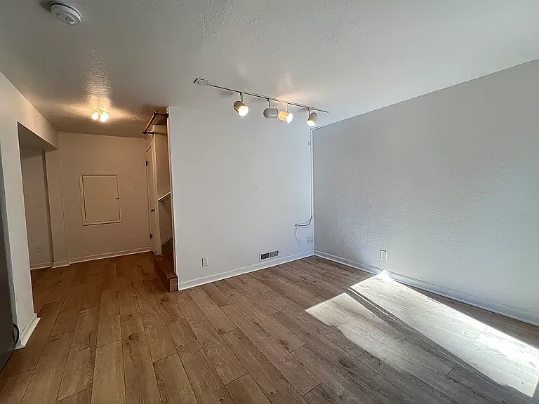 416 Sherman Dr #B — Photo 8