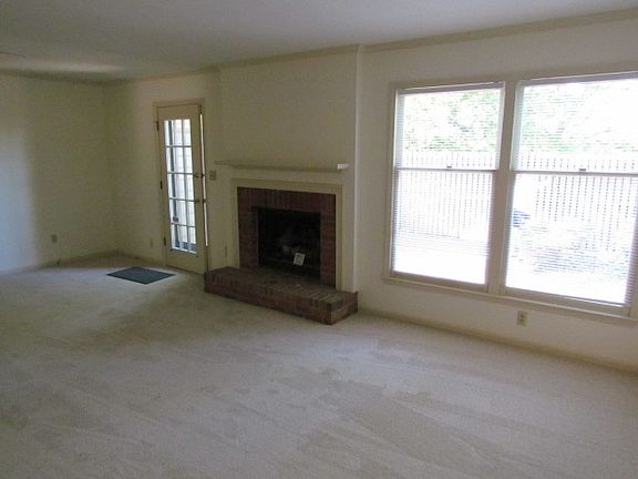 Large living room,new carpet
