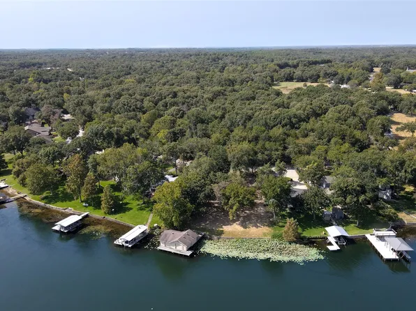5449 Impala Point Dr, Athens, TX 75752