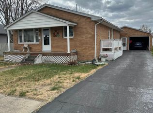 1118 E Oak St, Taylorville, IL 62568