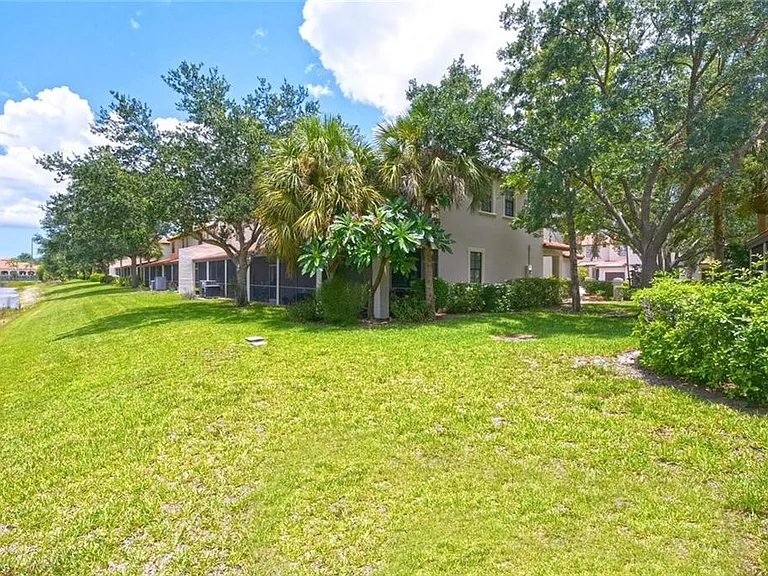 7631 Bristol Cir — Photo 35