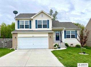 9005 Quest St, Omaha, NE 68122