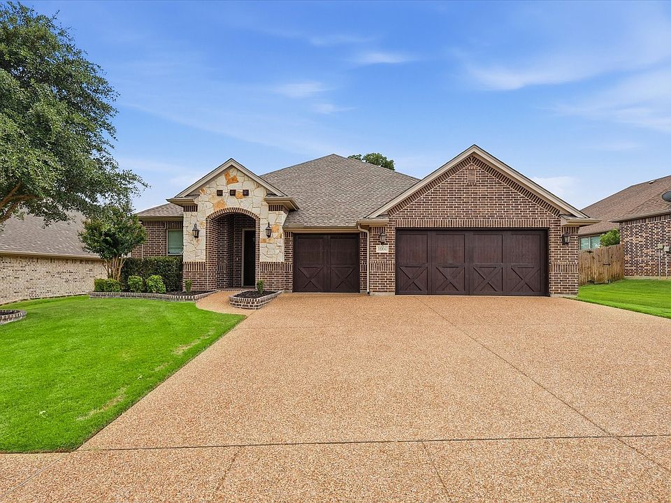 1st image of 1004 Forest Hill Dr