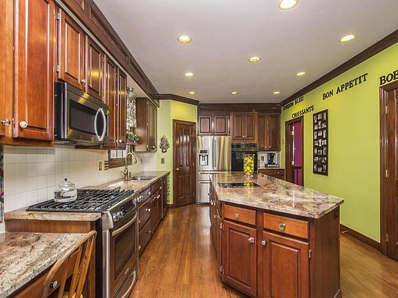 4th image of 388 Scottsdale Ct