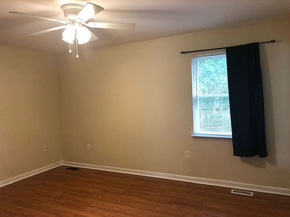 5th image of 22240 Hawthorne Way