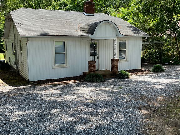 Front of house, view from driveway.
