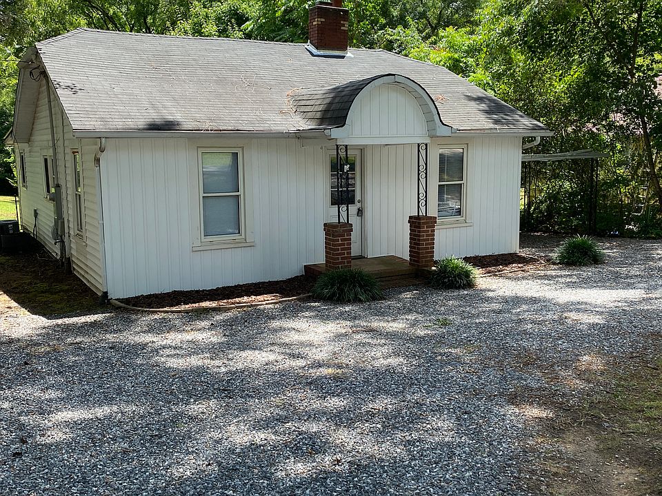 Front of house, view from driveway.