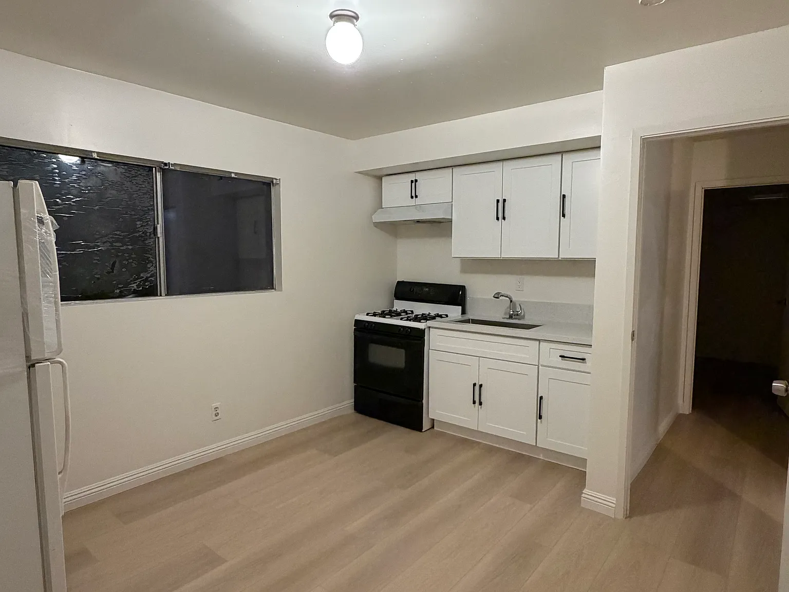 2 bed, 800 sqft, $2,080 — Photo 4