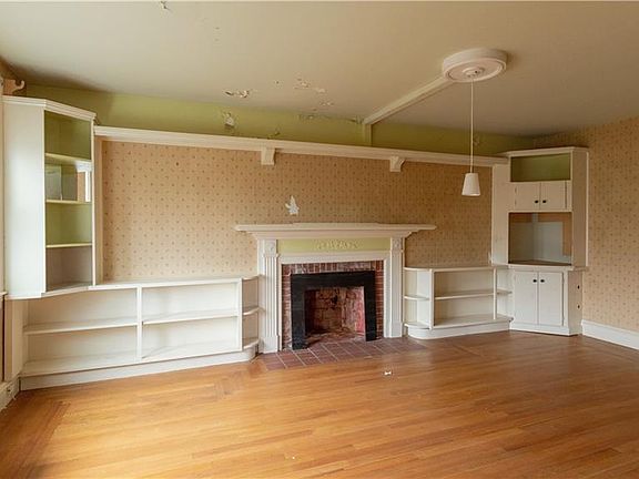 3rd image of 107 Fuller St