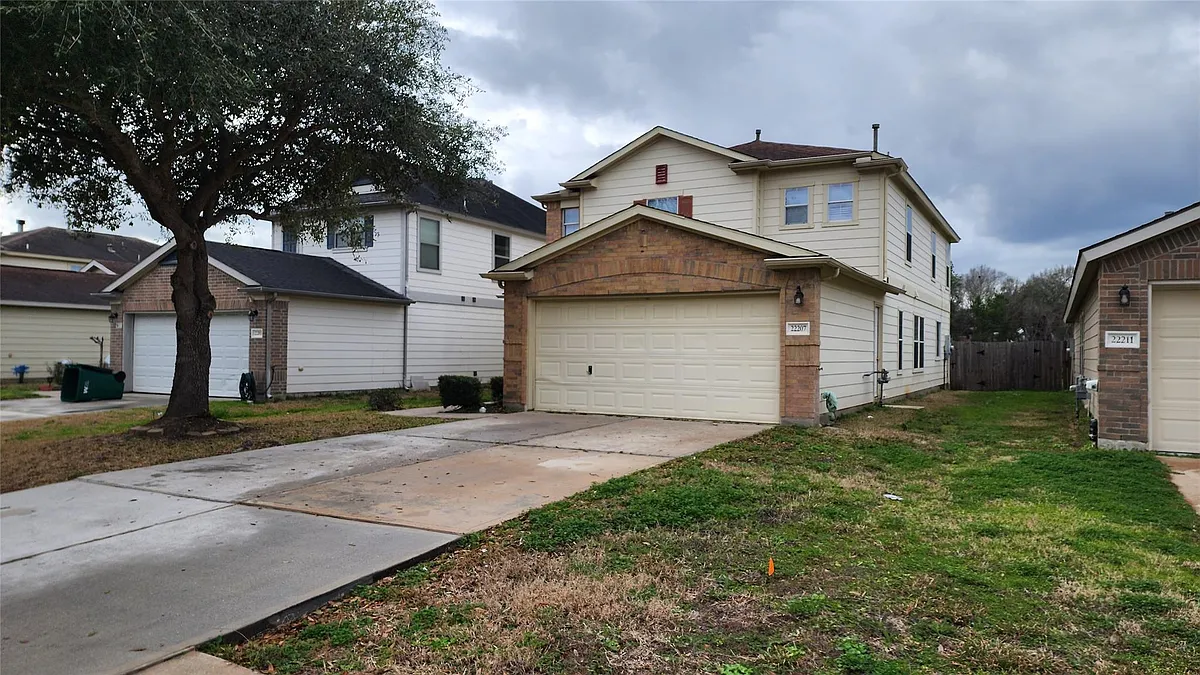 Building Photo - 22207 Greengate Dr