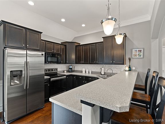 3rd image of 2624 Crescent Hill Drive NE