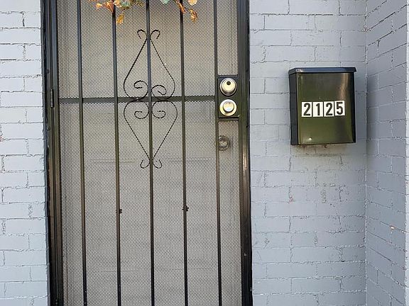 3rd image of 2125 E Preston St