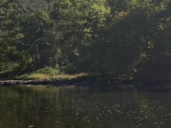 4 Field Bend Lock Rd, Lackawaxen, PA 18435
