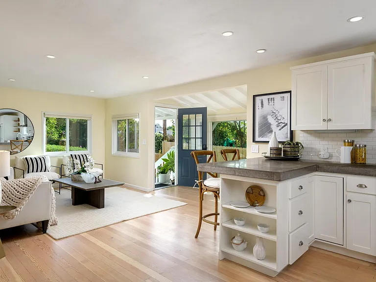 535 Arroyo Ave — Photo 3