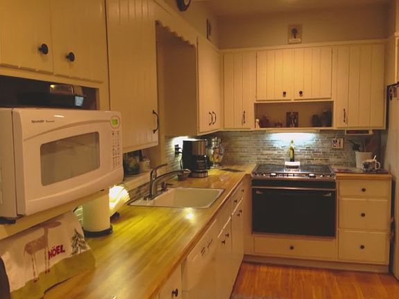 Modern Eat in Kitchen