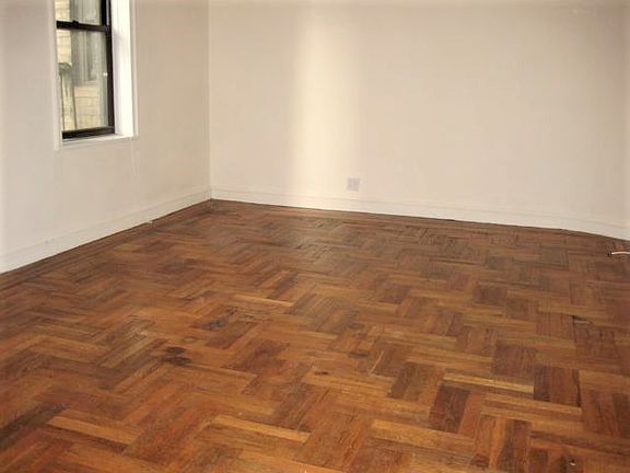 3rd image of 208 E 28th St APT 4C