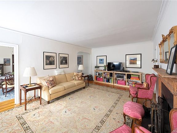 3rd image of 4 Park Ln APT 5A