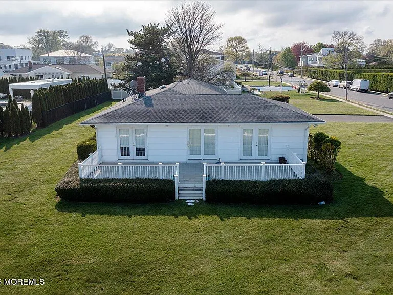 8 Pullman Ave — Photo 48