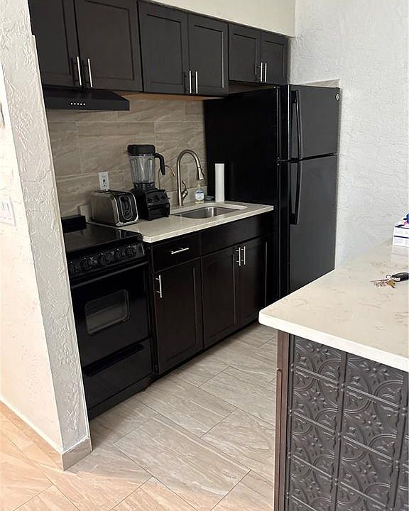 2nd image of 830 Wiggins Pass RD #5