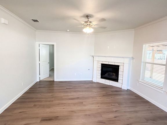 3rd image of 402 N Race St