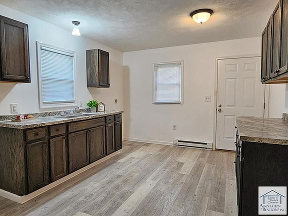 4th image of 20 Harbour Park Ln