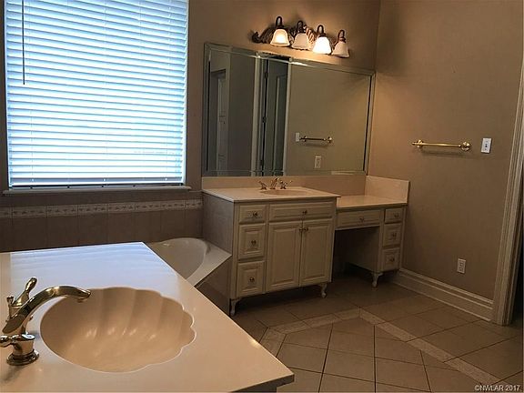 5th image of 536 Canterbury Ln