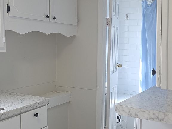 3rd image of 426 Poplar St #2