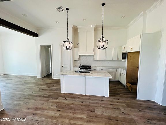 4th image of 111 Sun Vista Ln