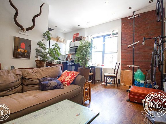 4th image of 1154 Pacific St APT 4H