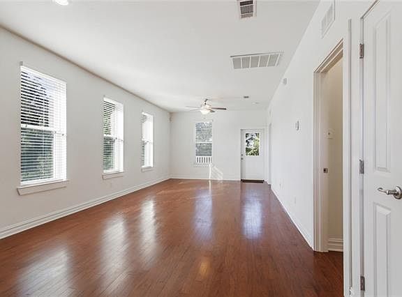 3rd image of 6116 Baccich St