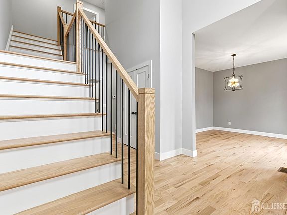 4th image of 1270 Barkley Pl S