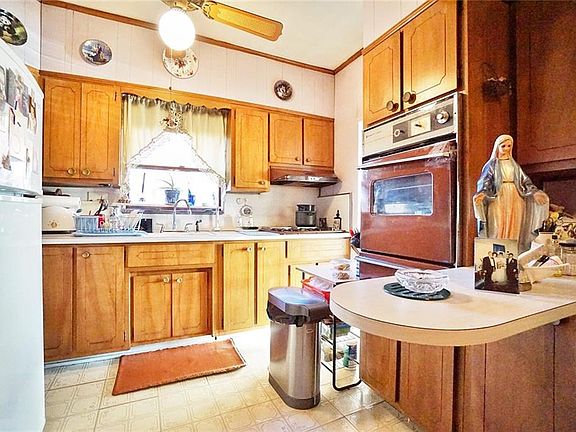 3rd image of 2386 Stillwell Ave