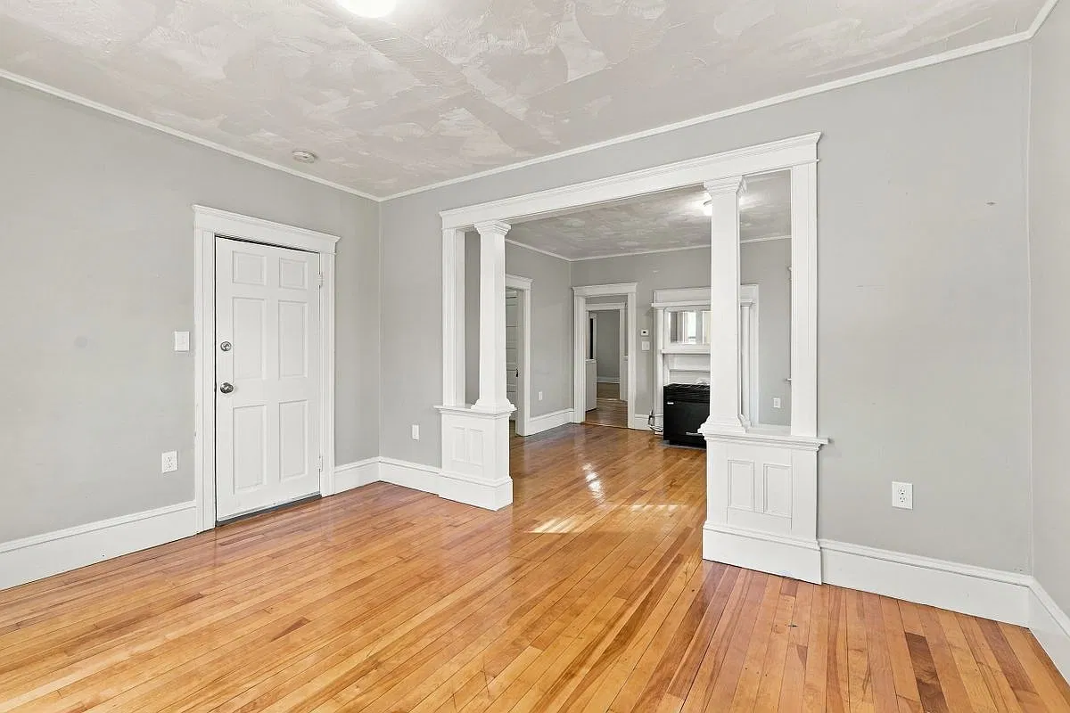 3 bed, 1.0 bath, 1239 sqft, $1,950 — Photo 1