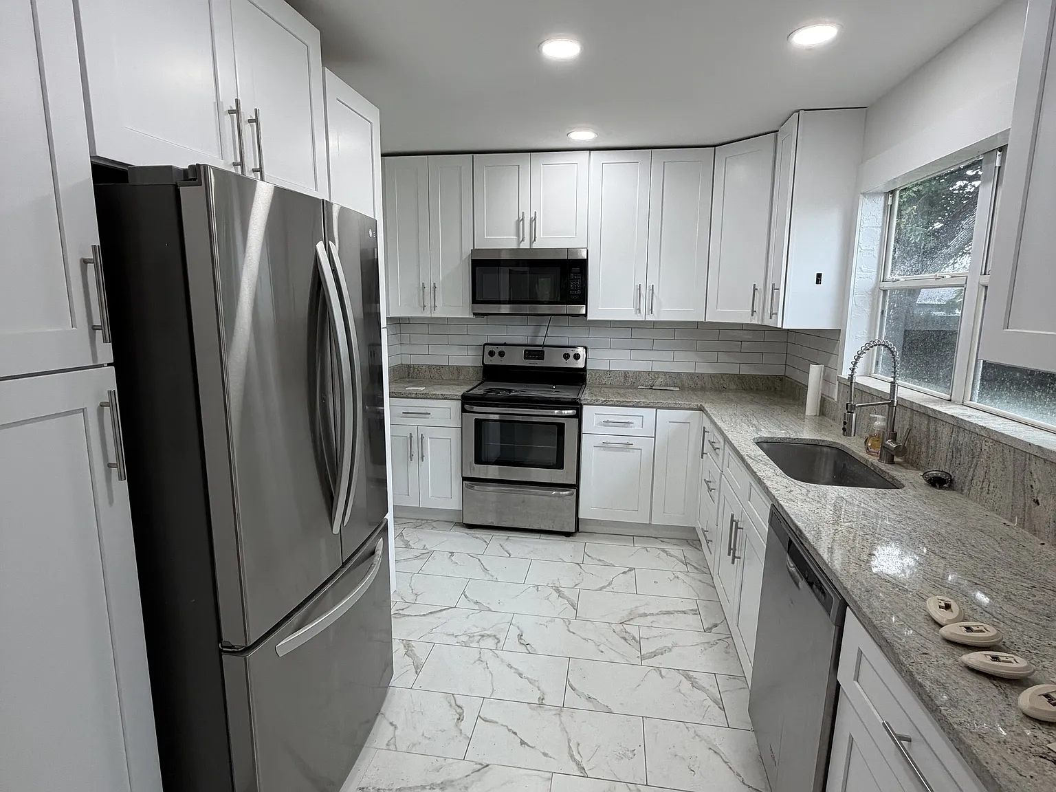 3527 Dartmouth Avenue North — Photo 3