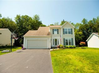 1083 Fawn Wood Dr, Webster, NY 14580
