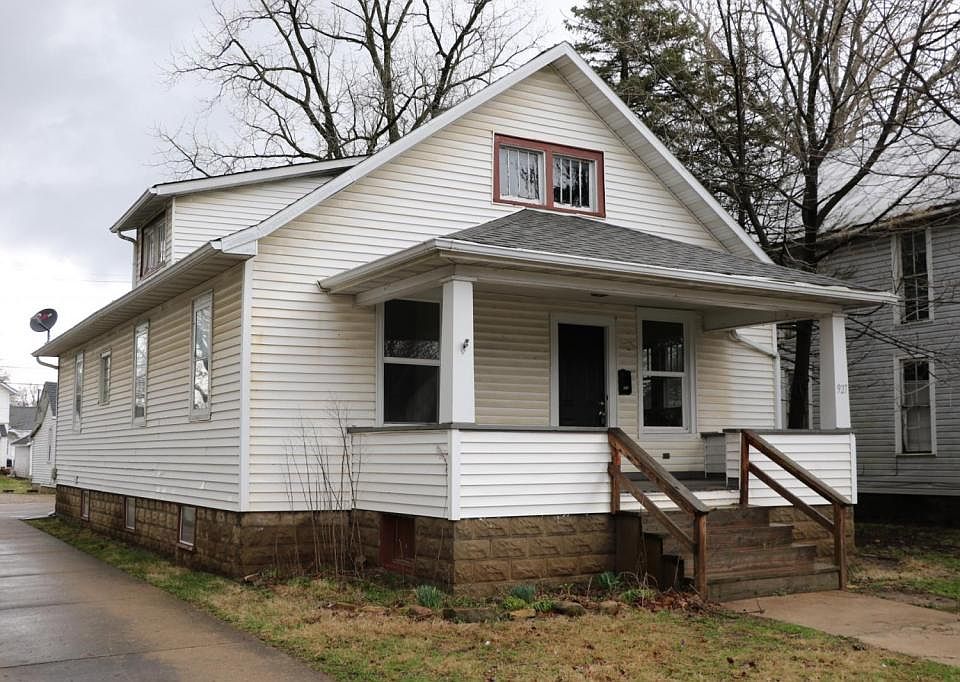 1st image of 927 W High St