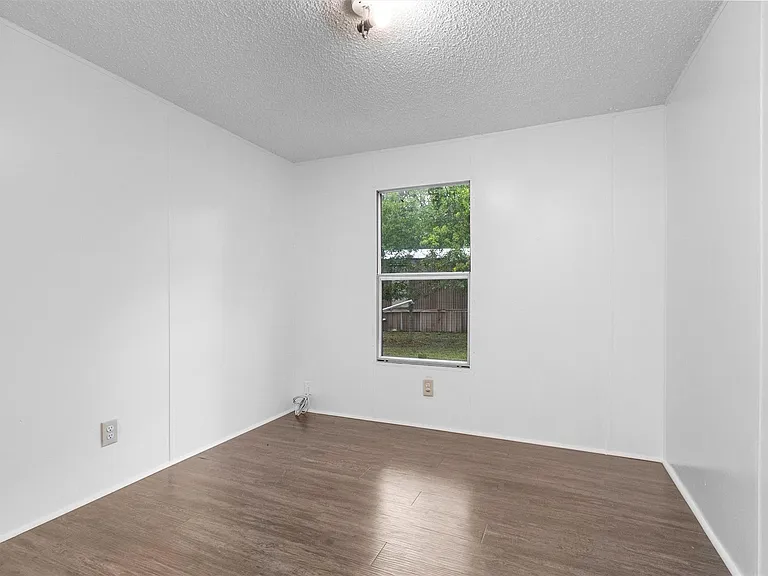 19339 Forest Lane Cir — Photo 11